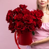 15 французских роз в шляпной коробке (сорт Эксплорер)