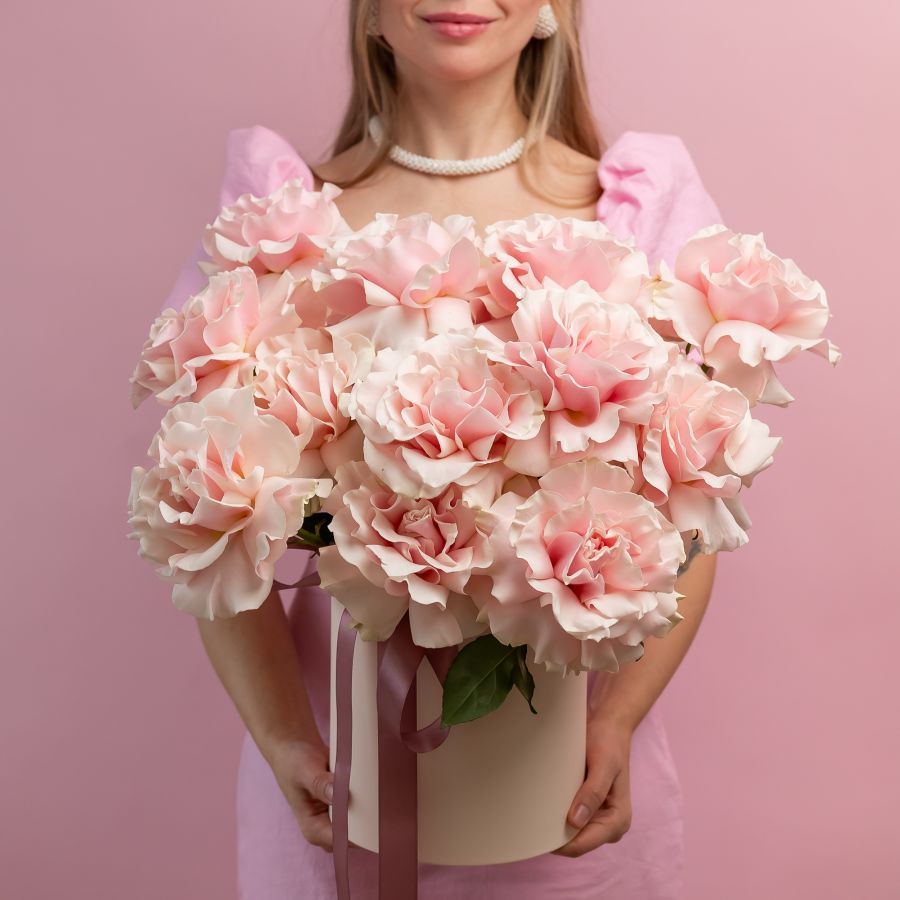 15 французских роз в шляпной коробке (сорт Пинк Мондиаль)