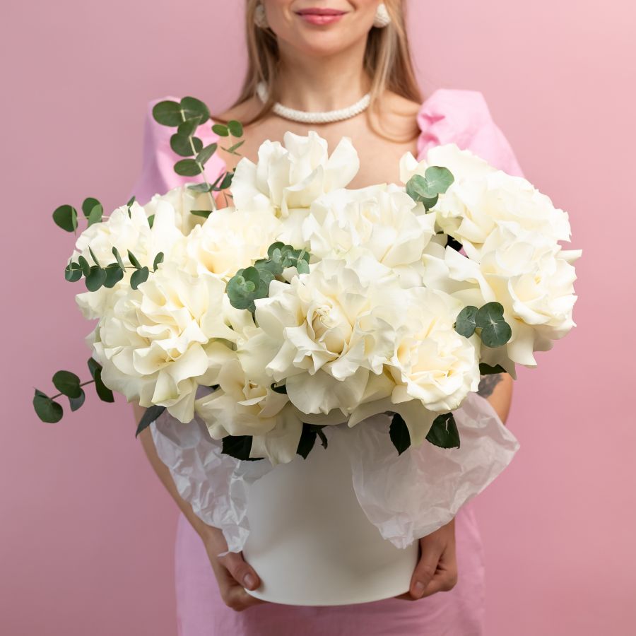 15 французских роз белых  в шляпной коробке