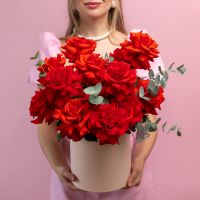15 французских роз алых в шляпной коробке