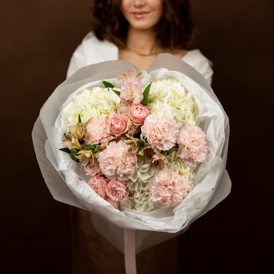 Сборный букет  с гортензией