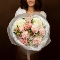 Сборный букет  с гортензией