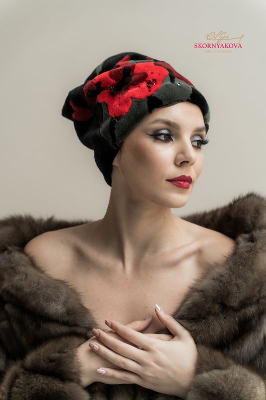 Шапка -колпак из норки стриженной с интарсией