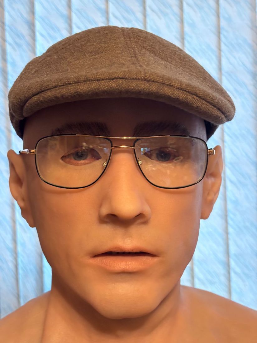 Реалистичная маска Мужчины