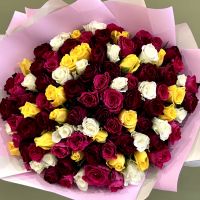 101 роза микс 40см в красивом оформлении