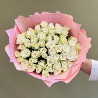 51 белая роза в оформлении (40 см)