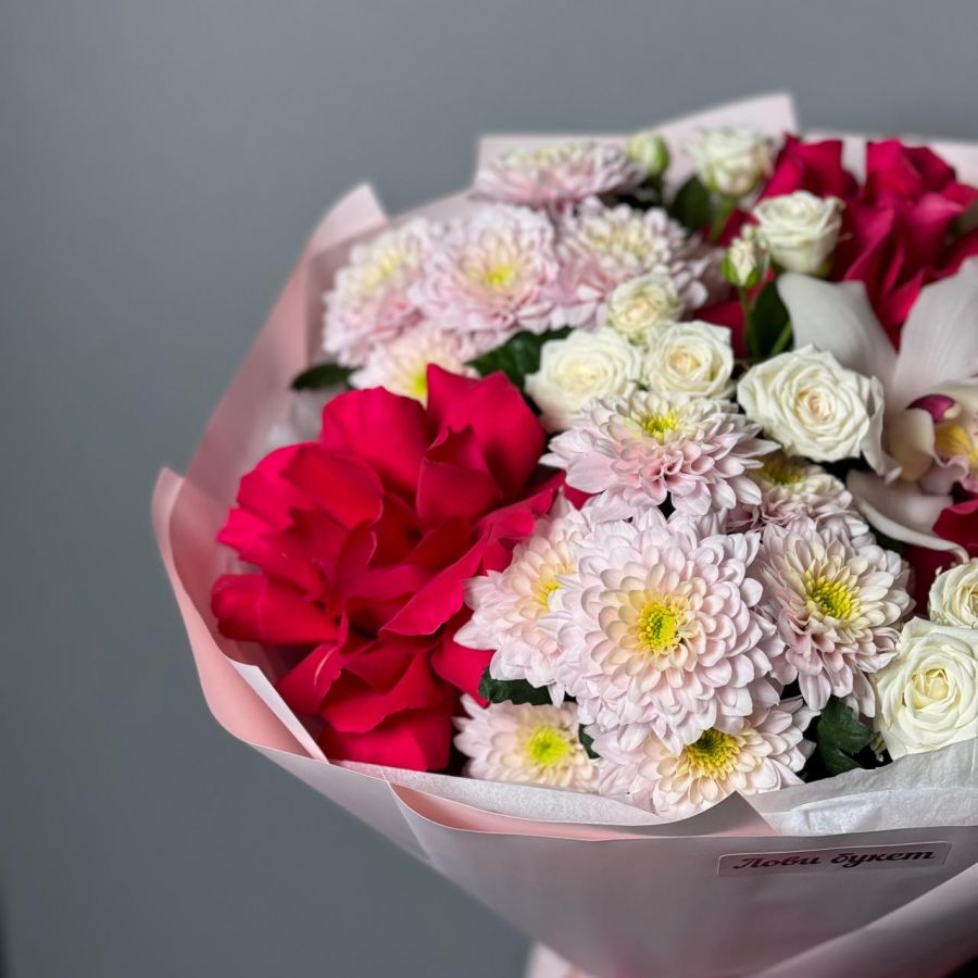 Яркий букетик с французскими розами