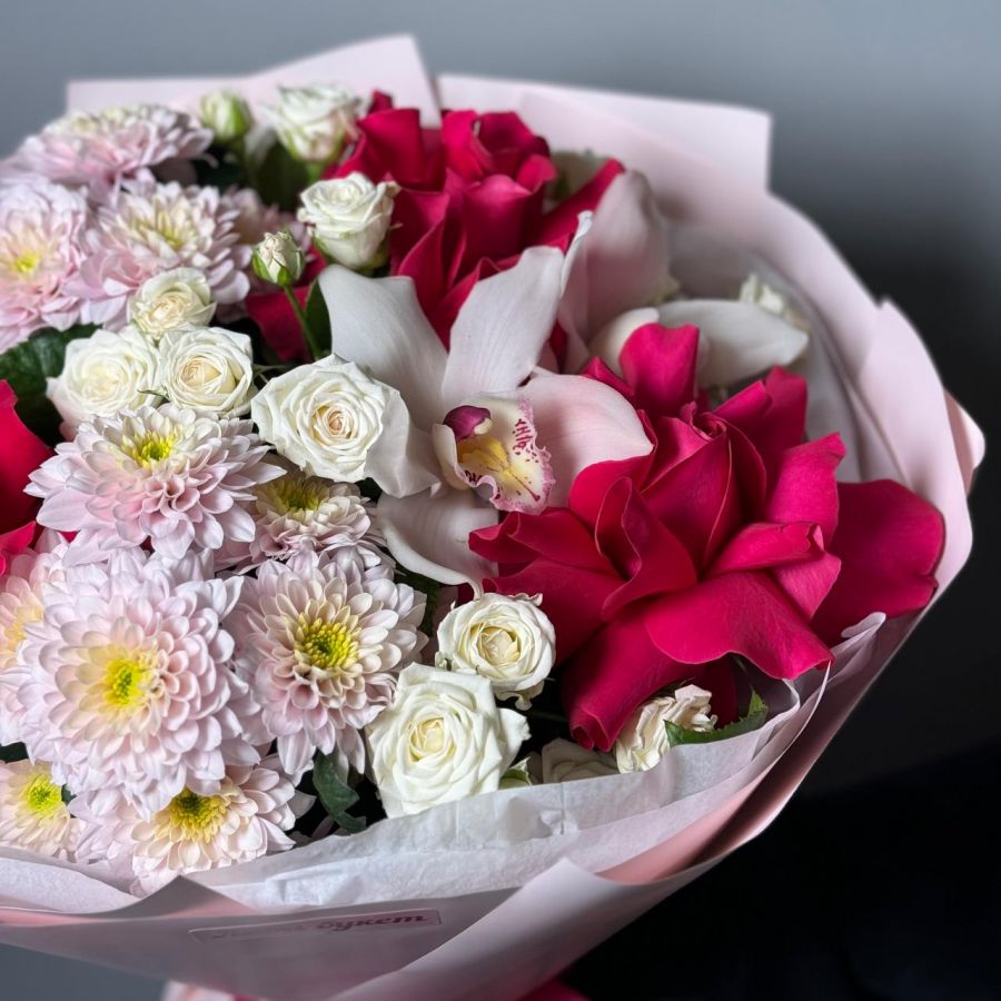 Яркий букетик с французскими розами