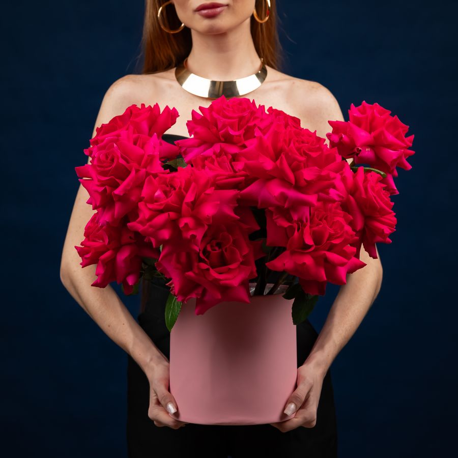 15 французских роз в шляпной коробке (сорт Пинк Флойд)