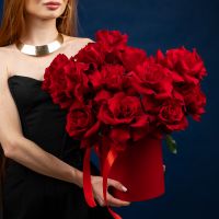 15 французских роз в шляпной коробке (сорт Эксплорер)