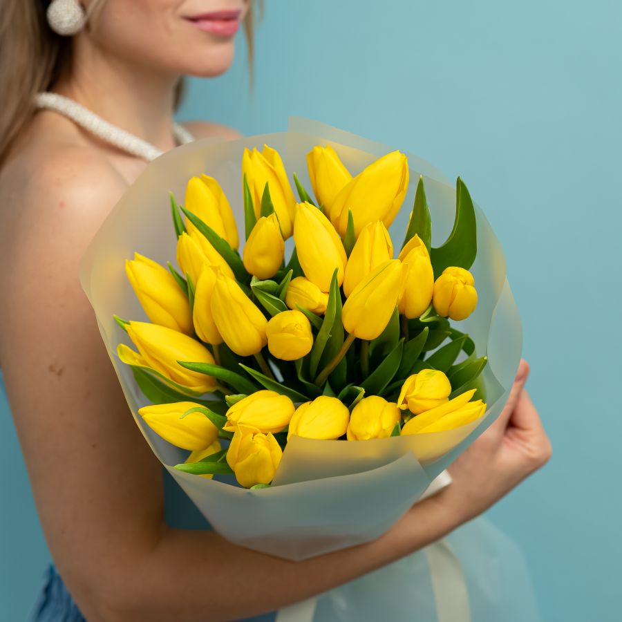 25 желтых тюльпанов