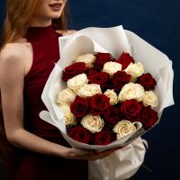 Красная и белая роза от 7 шт (60см)