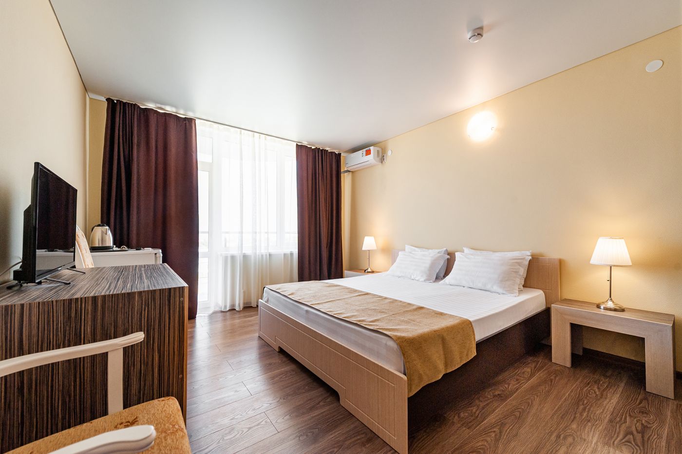 Акция - Трехместный стандартный номер с балконом на 2-3х гостей с видом во двор (корпус Б)