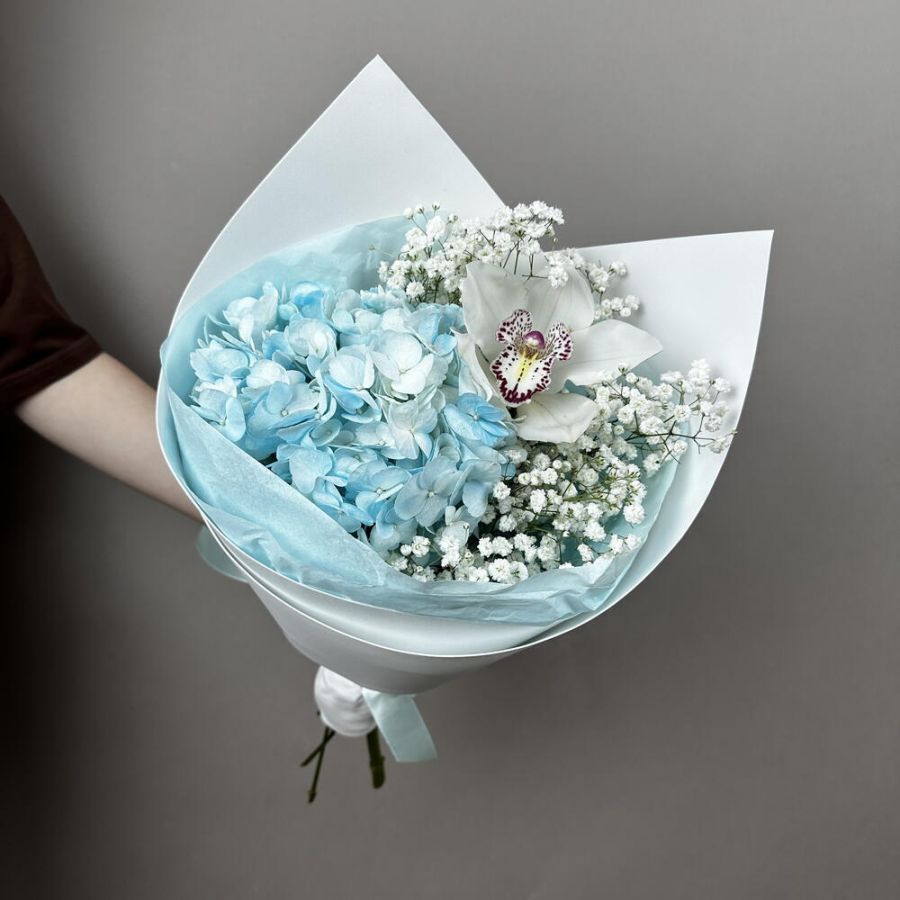 Голубое облачко: гортензия с орхидеей