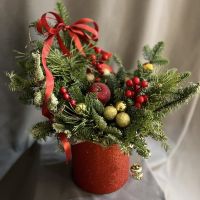 Красная новогодняя композиция