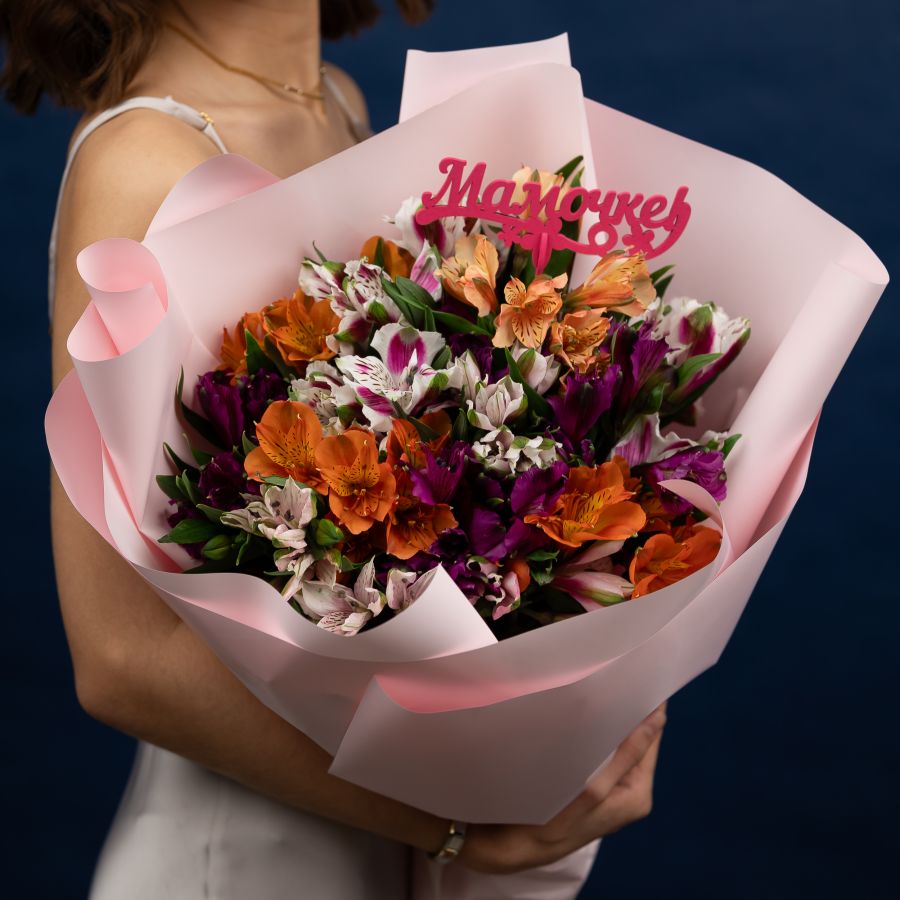 15 альстромерий микс + топпер "Маме"