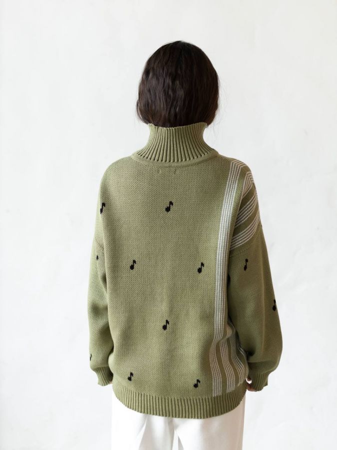 Свитер зеленый с воротником "Ноты"