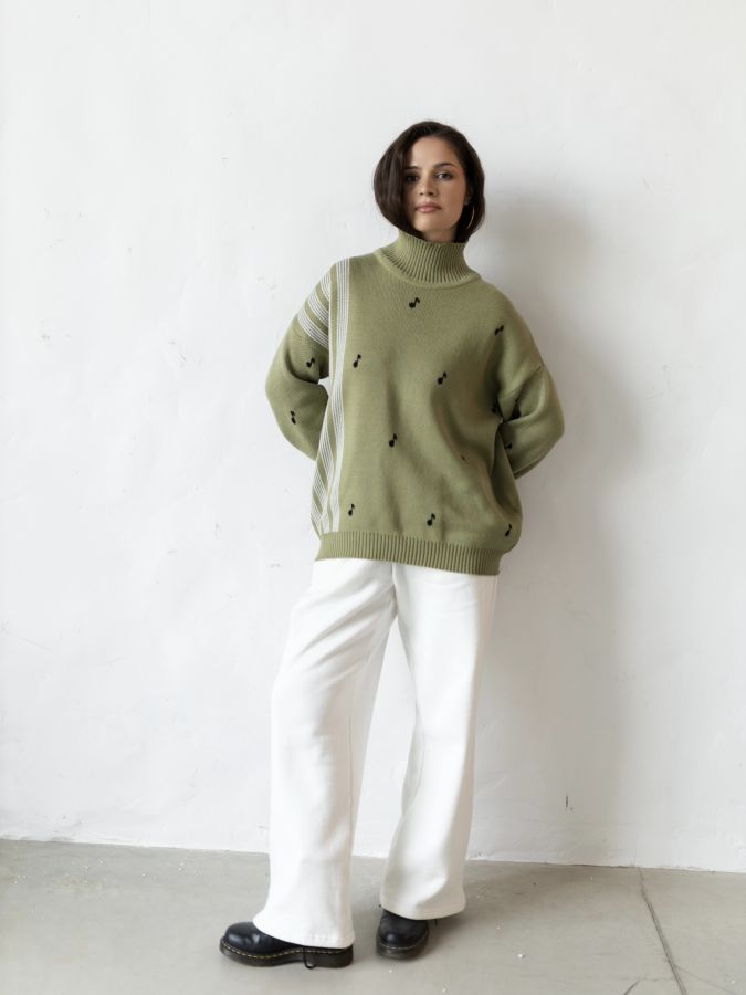 Свитер зеленый с воротником "Ноты"