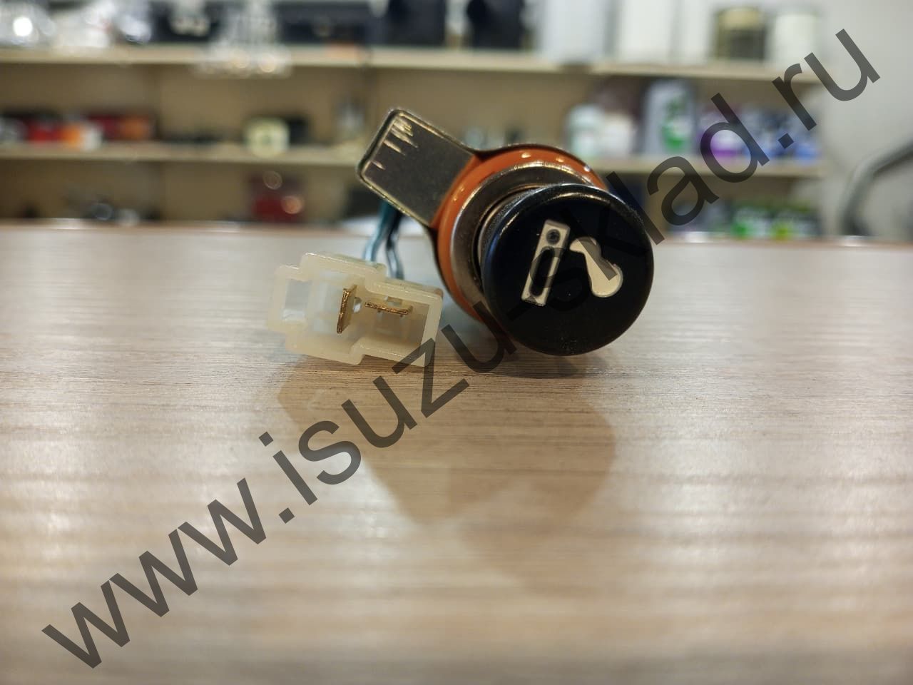 Прикуриватель nqr71/75/90/npr75/nmr85/nlr85/cyz51