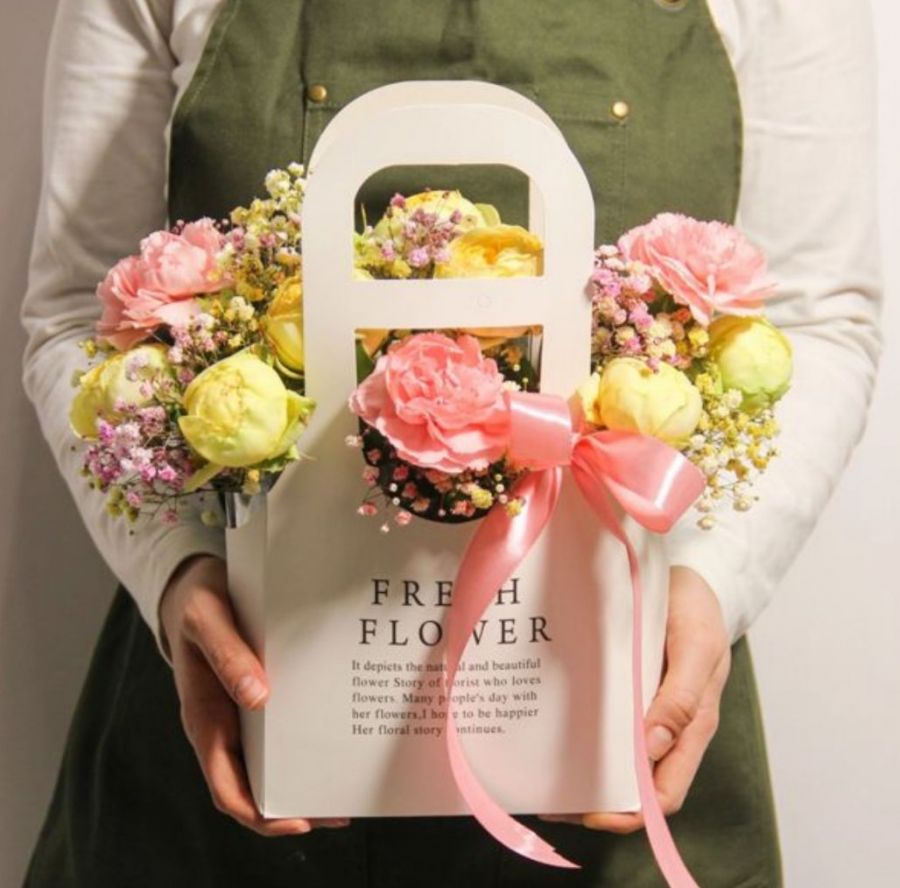 Сумочка с диантусом и пиони