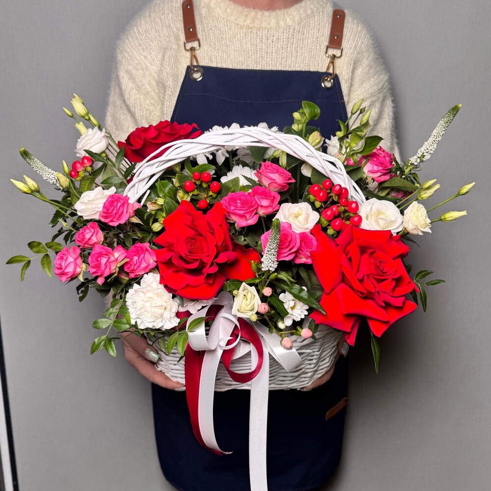 Корзина «Шёпот роз» ️