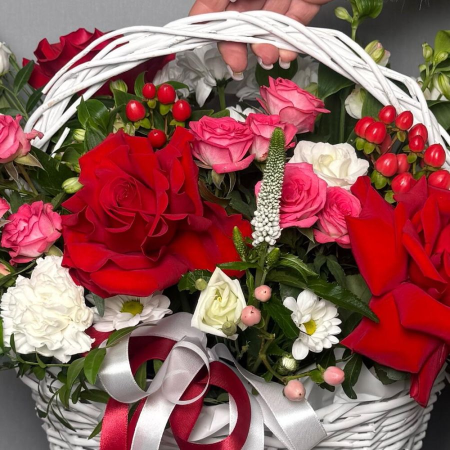 Корзина «Шёпот роз» ️