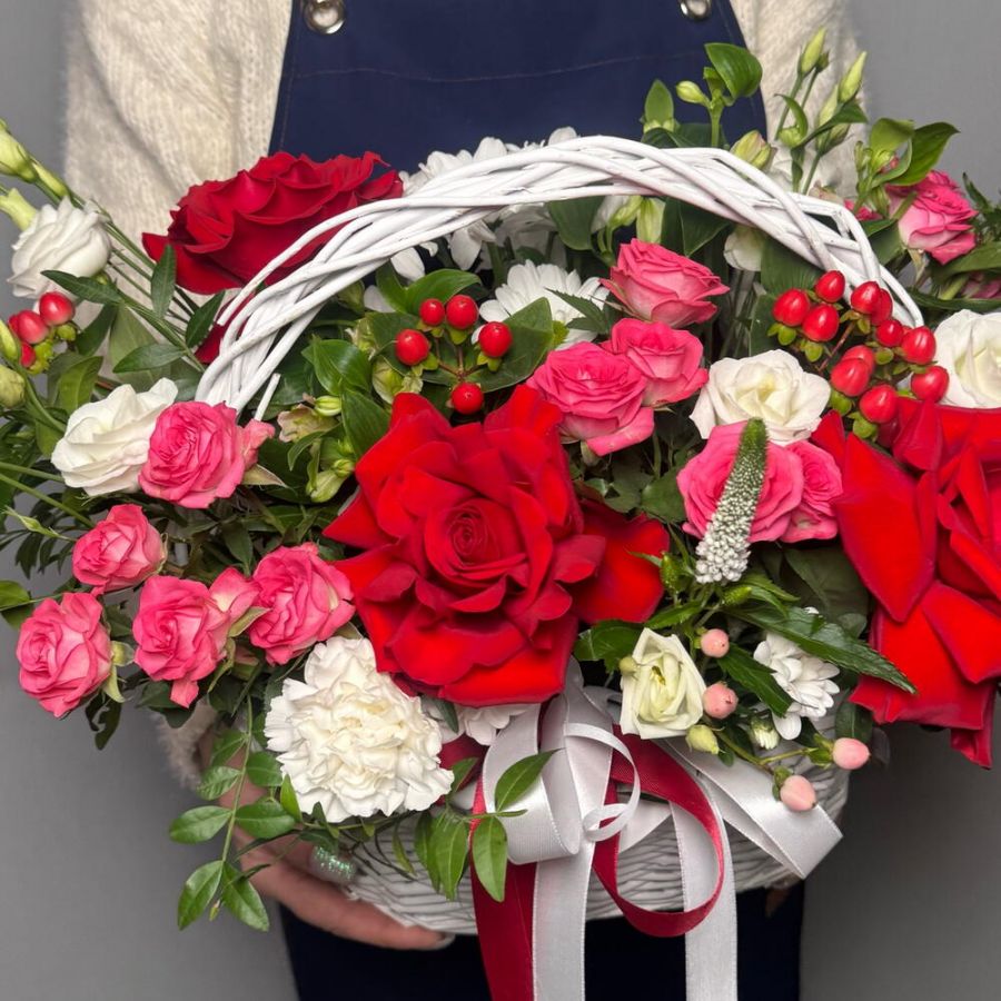 Корзина «Шёпот роз» ️