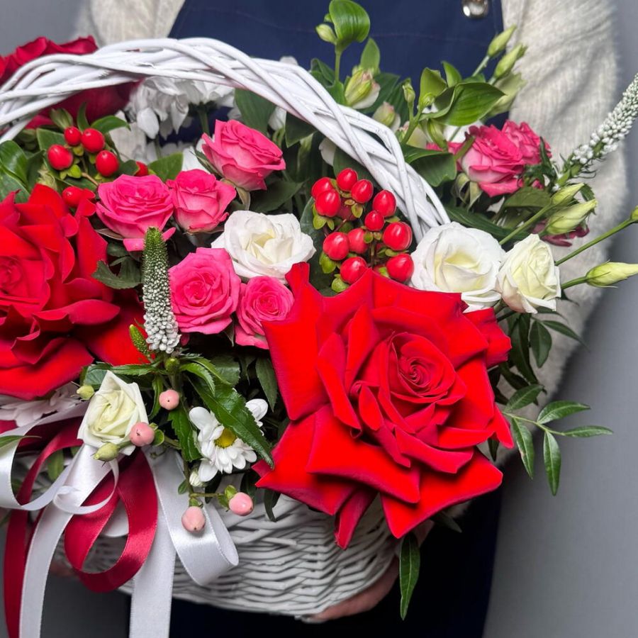 Корзина «Шёпот роз» ️