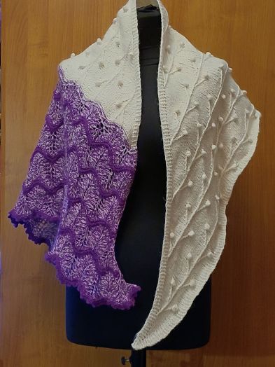 Асиммитричная  шаль "Зимняя фиалка"