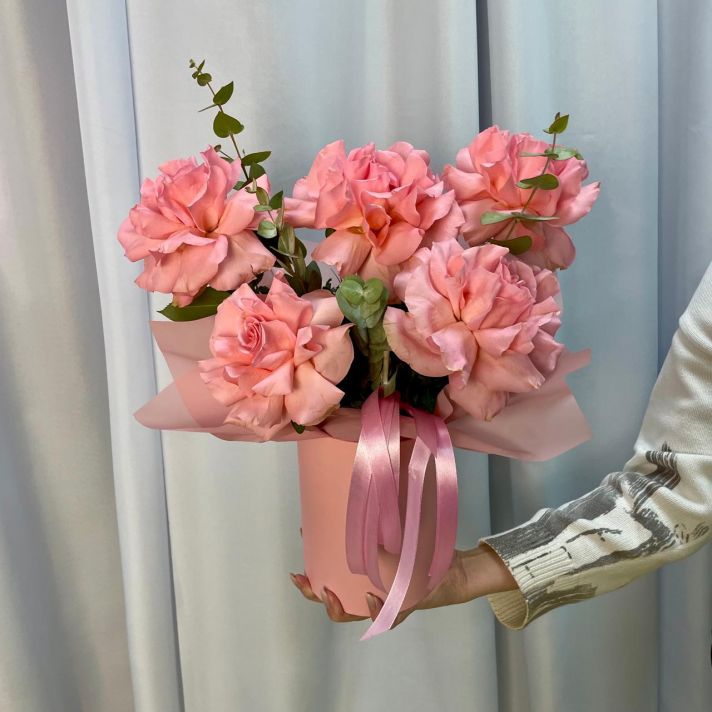 Композиция с французскими розами «С любовью»