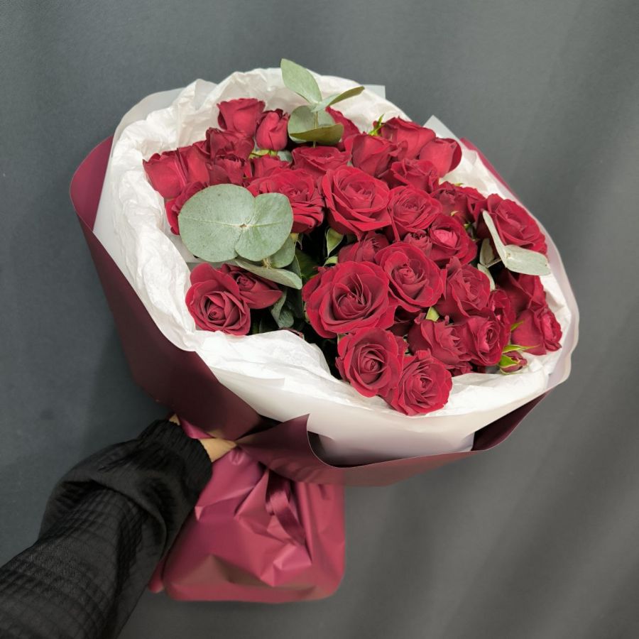 Букет из кустовых красных розочек. wow