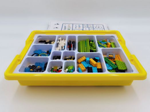 Набор для занятий робототехникой с пластиковым боксом, дополнительным мотором, зарядным устройством, аккумуляторами и запасным набором деталей (сборка 45300-02)