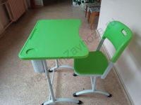 Парта одноместная с экраном на круглой трубе с пластиковой столешницей