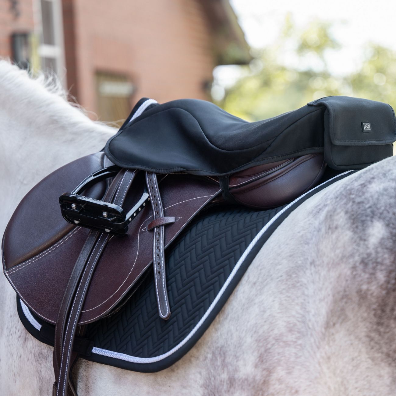 Накидка НА седло с подогревом. HKM