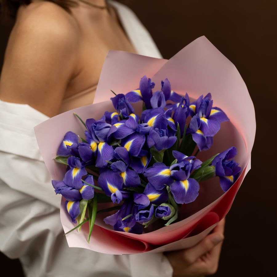 Букет из 15 ирисов