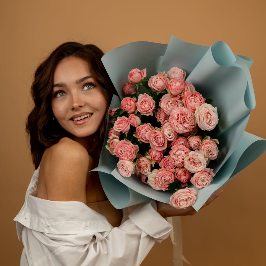 Букет из 7 кустовых роз