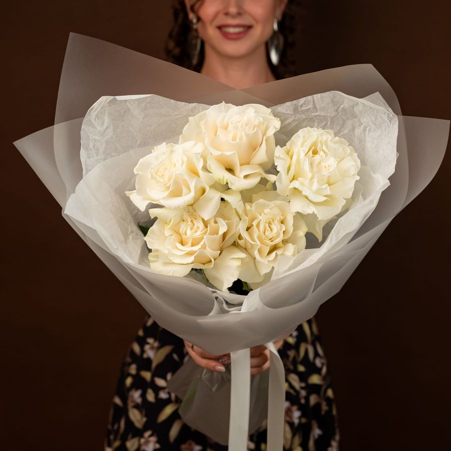 Букет из белых роз сорт Мондиаль от 5 шт. 60 см