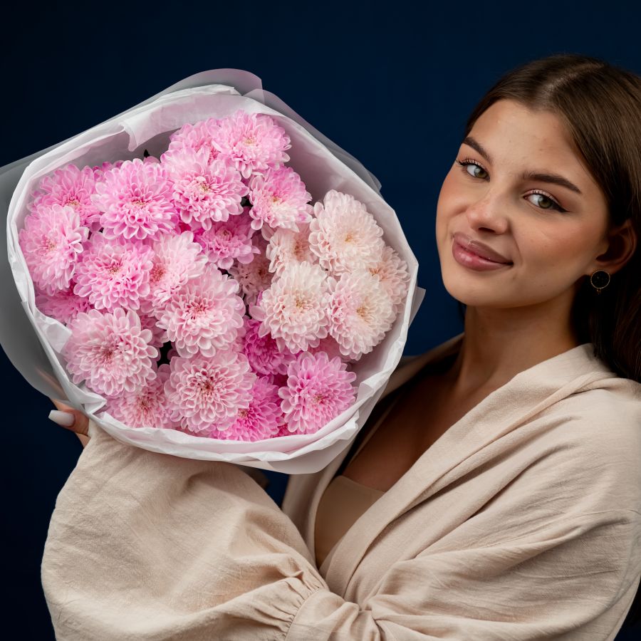 Букет из 5  шт розовых хризантемы