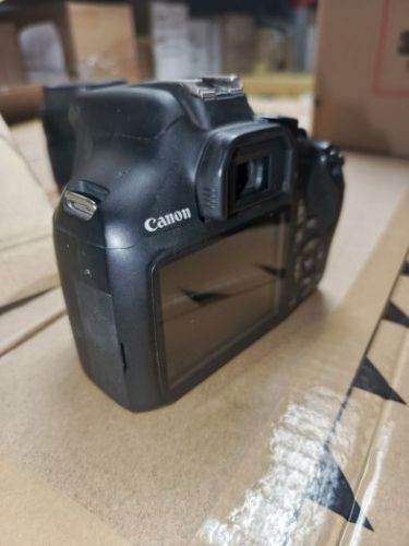 Зеркальный фотоаппарат Canon EOS 1300D