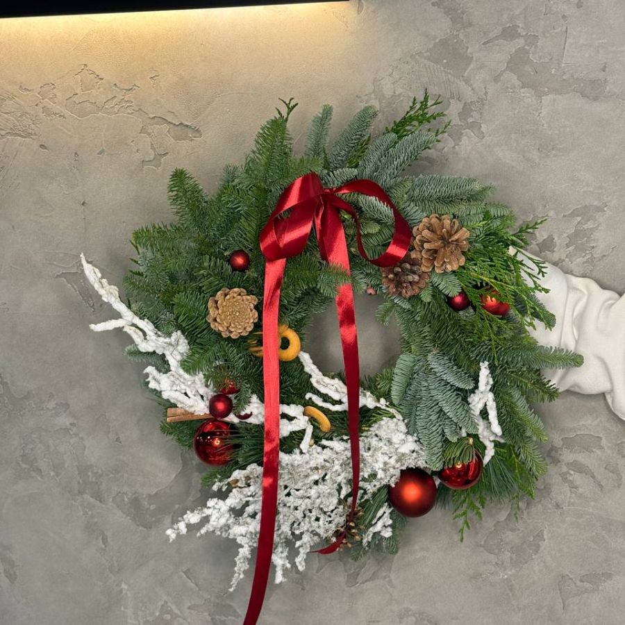Новогодний венок из ели