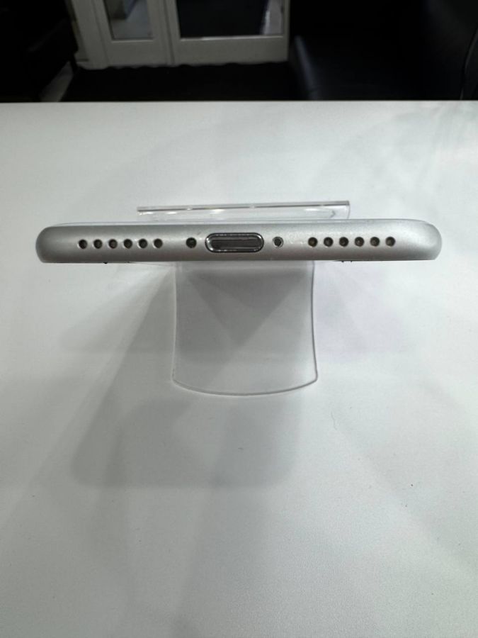 Apple iPhone корпус 8 SE 2020 2022 в сборе со шлейфами, стеклом камеры оригинал с разбора (снятый) на рамка пару потёртостей крышка идеал белый