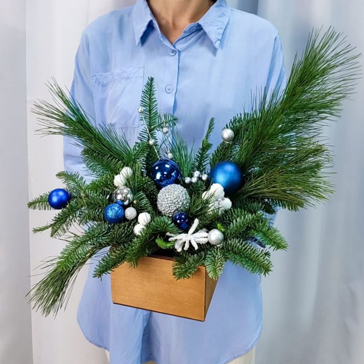 Зимняя композиция "Синий иней"