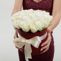 21 белая роза в коробке