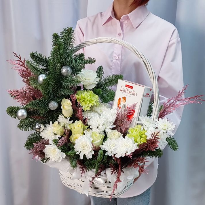 Корзина новогодняя