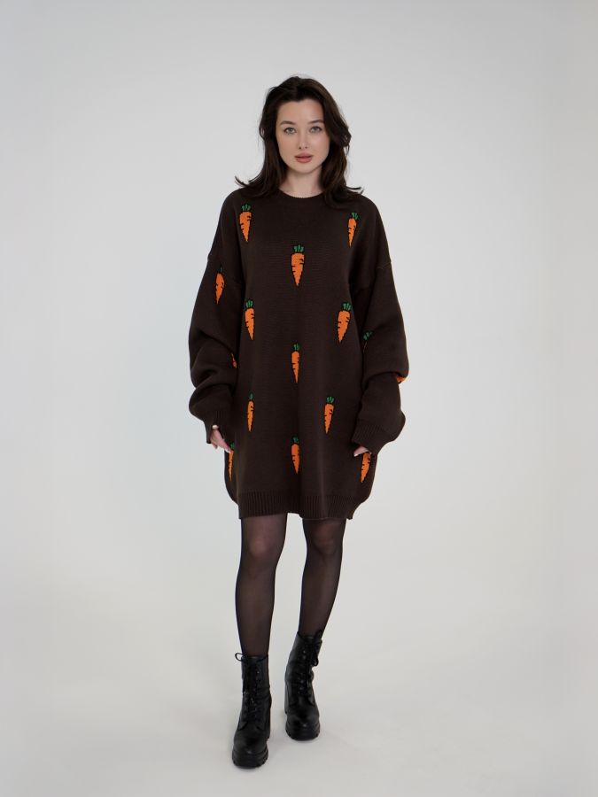 Свитер с морковками удлиненный