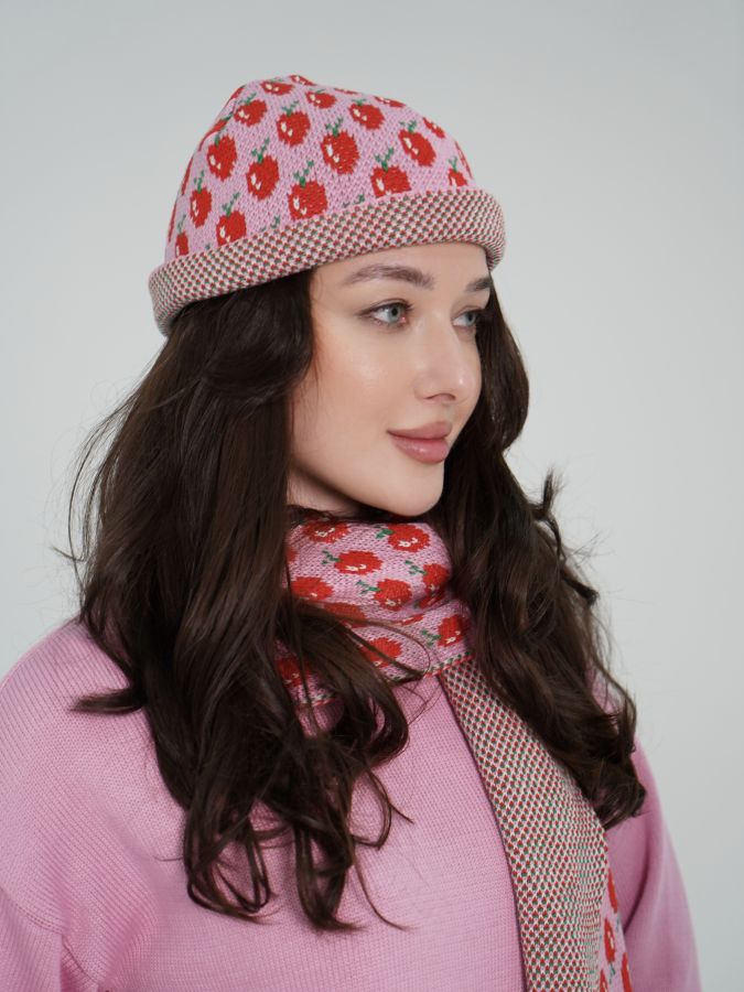 Шапка с вишенками