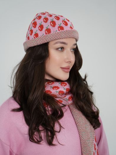 Шапка с вишенками