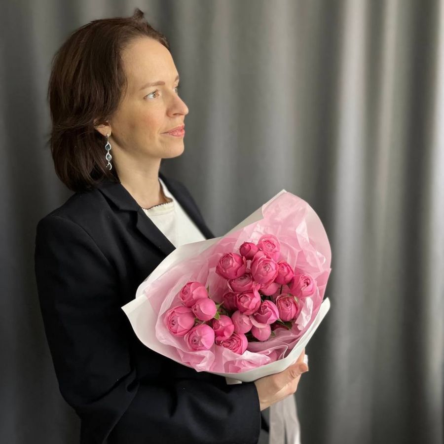 Малинки (пионовидные кустовые розы в авторской упаковке)