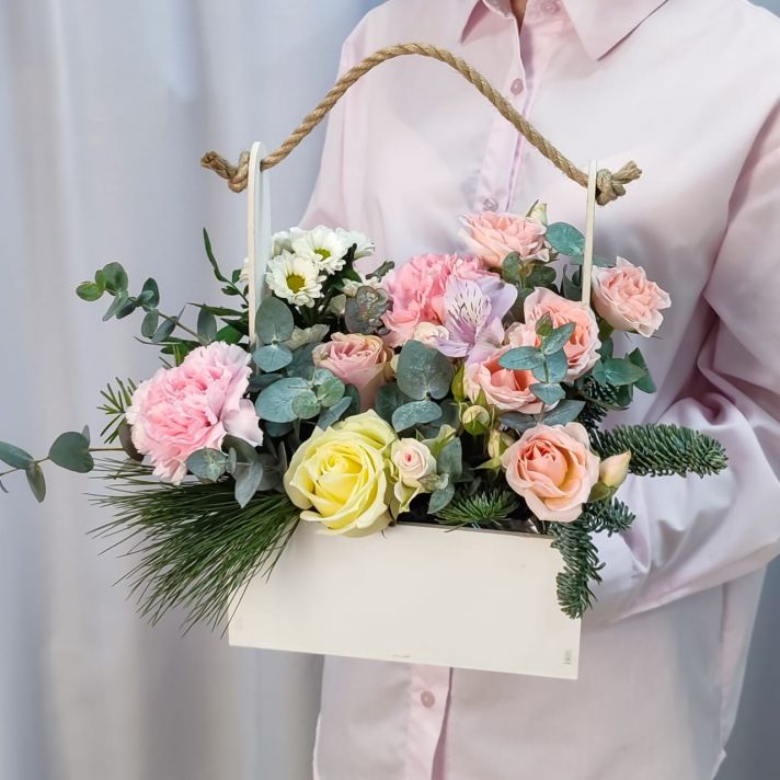 Композиция в ящике нежная