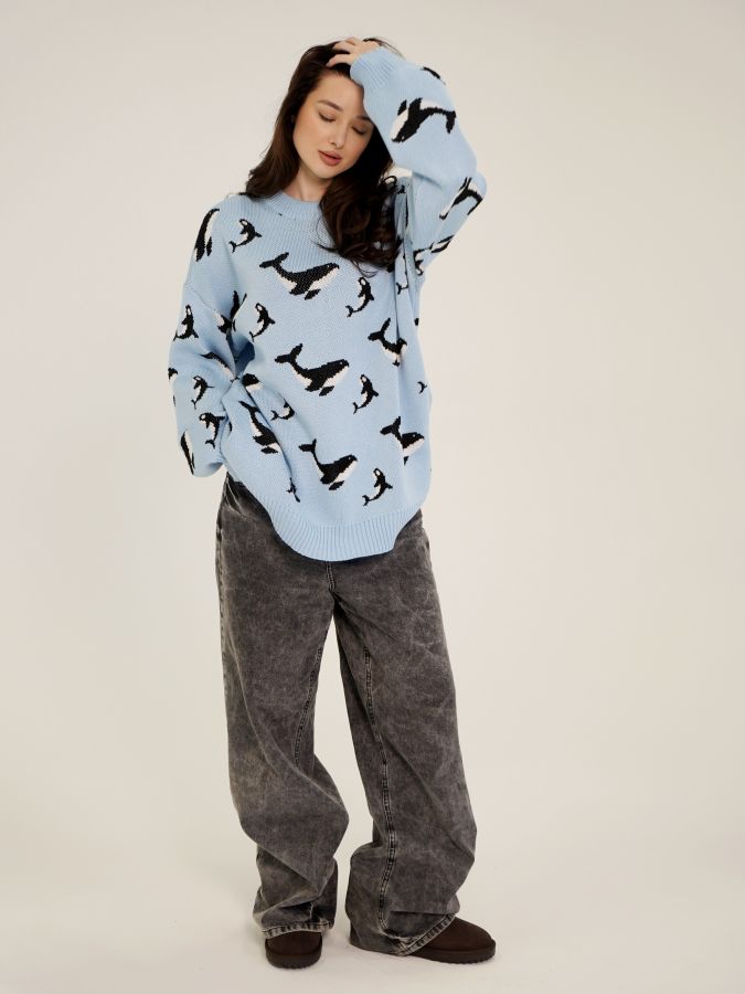 Свитер с китами голубой